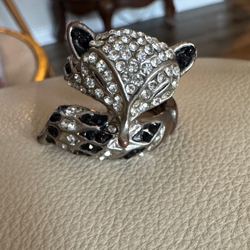 Elegant Silver and Black Fox Ring